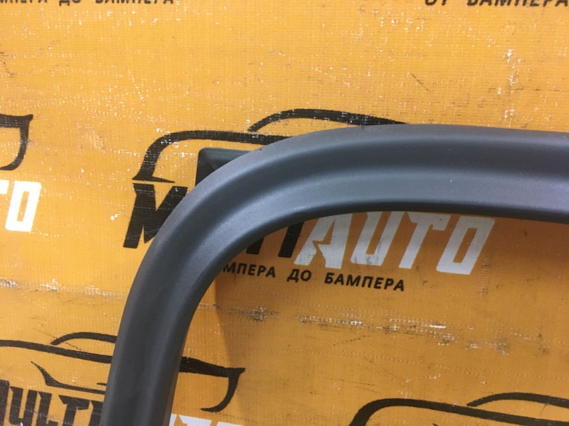 Уплотнитель стекла задний правый Q7 2015- 4M