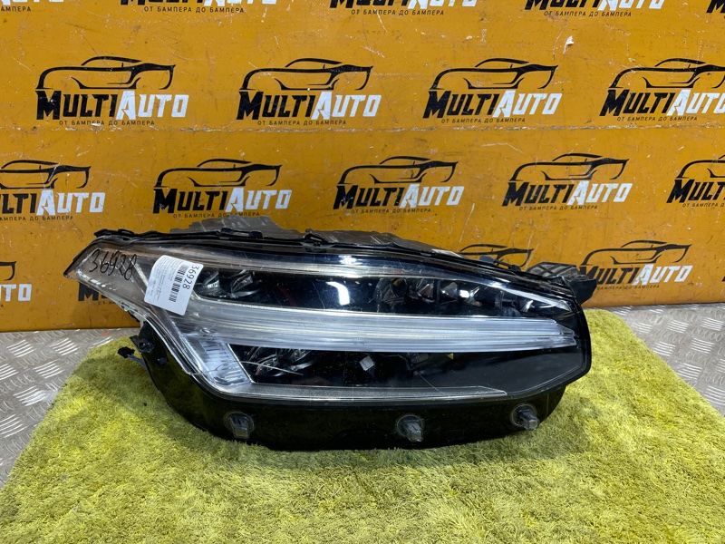 Фара передняя правая Volvo XC90 2014-2019 2 31656990 новая