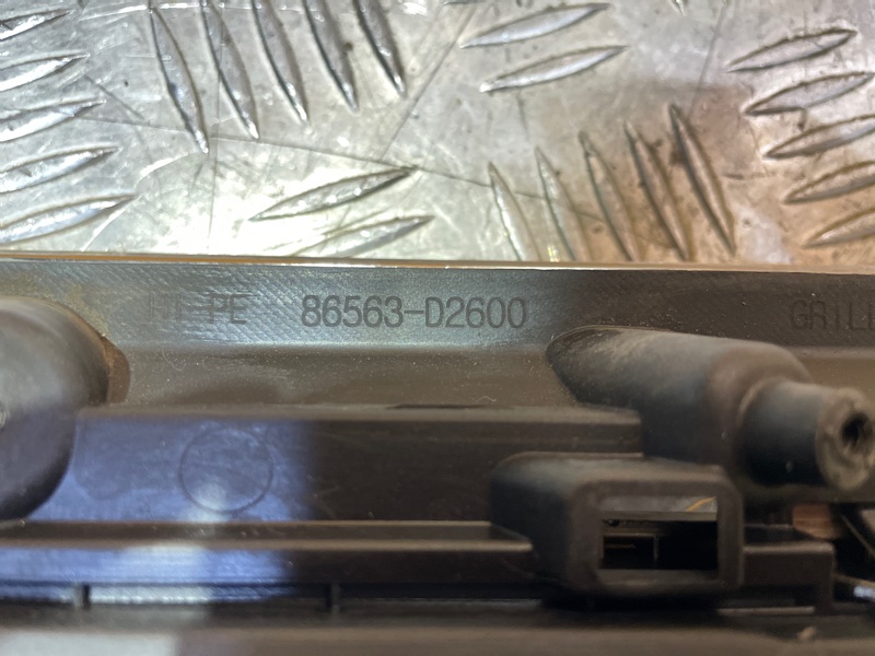 Решетка в бампер передняя левая G90 2019-2022 1