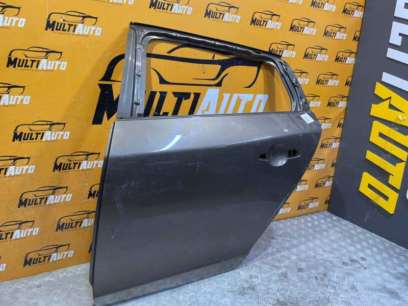 Дверь задняя левая V60 2010-2018 1