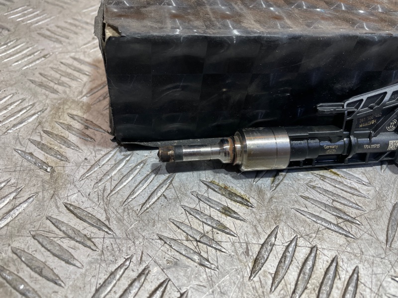 Топливная форсунка BMW 5 Series G30 B46B20B (2000CC / 185kW) Топливная форсунка BMW 5 Series G30 B46B20B (2000CC / 185kW)