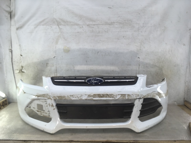 Бампер Ford Kuga 2 2013 передний Бампер Ford Kuga 2 2013 передний