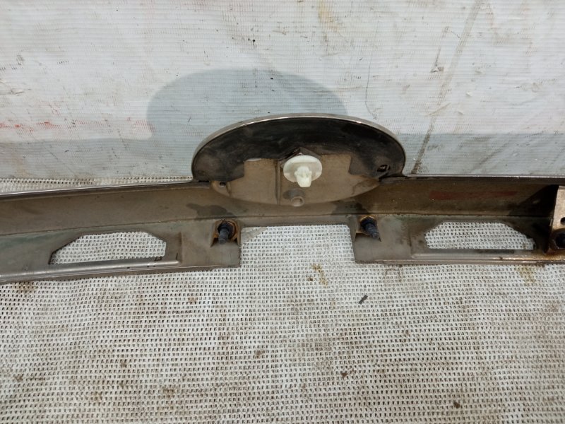 Накладка крышки багажника