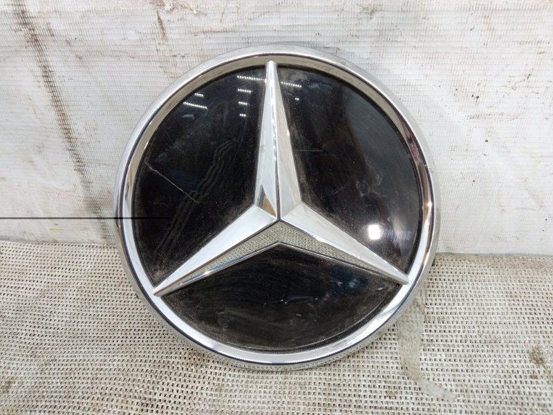 Эмблема решетки радиатора Mercedes C W205 2014