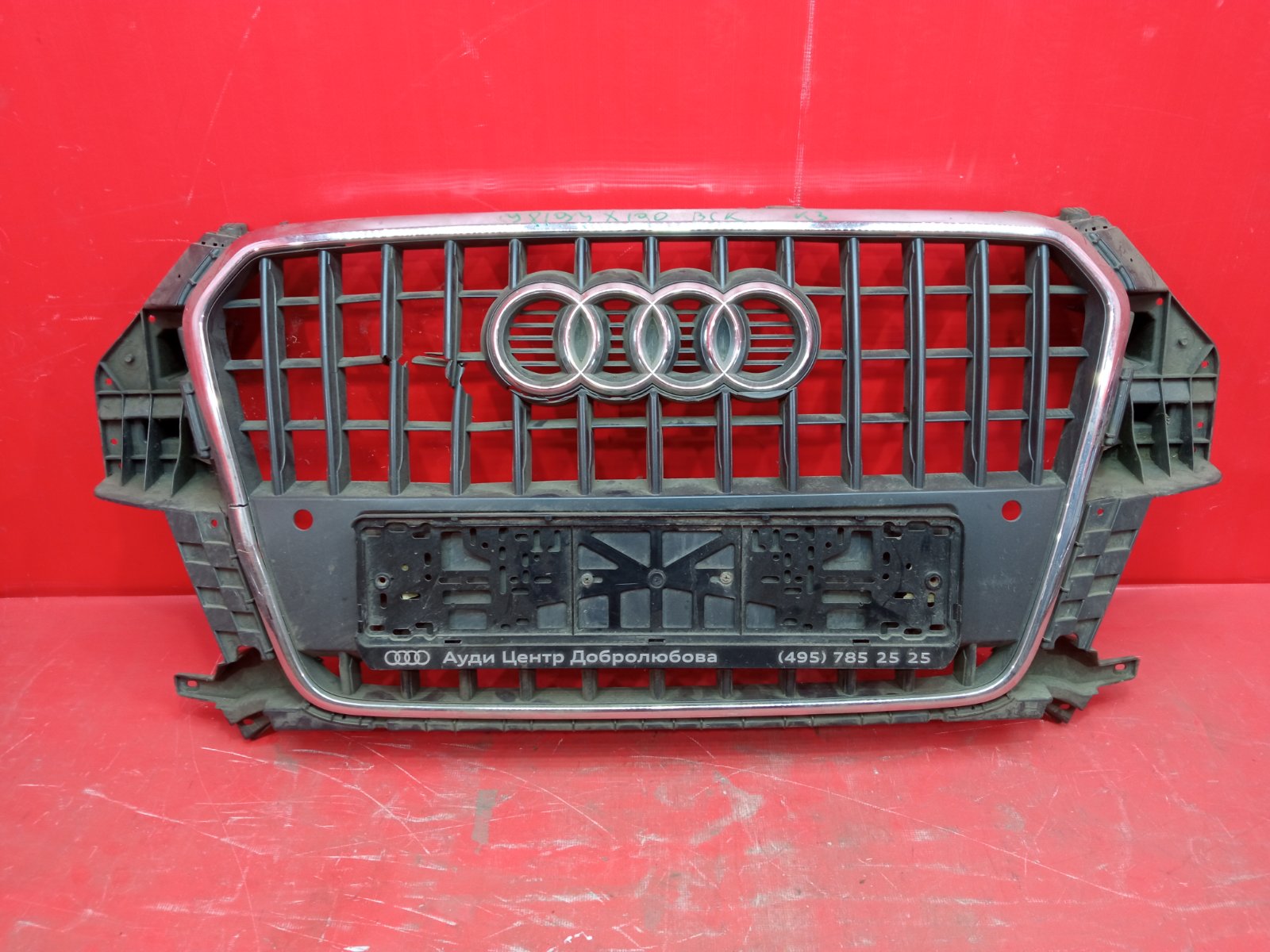 Решетка радиатора Audi Q3 1 2011