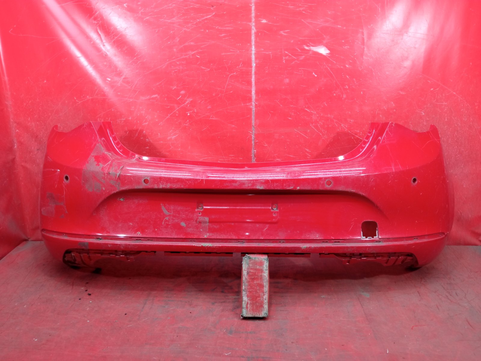 Бампер Opel Astra J 2012 задний Бампер Opel Astra J 2012 задний