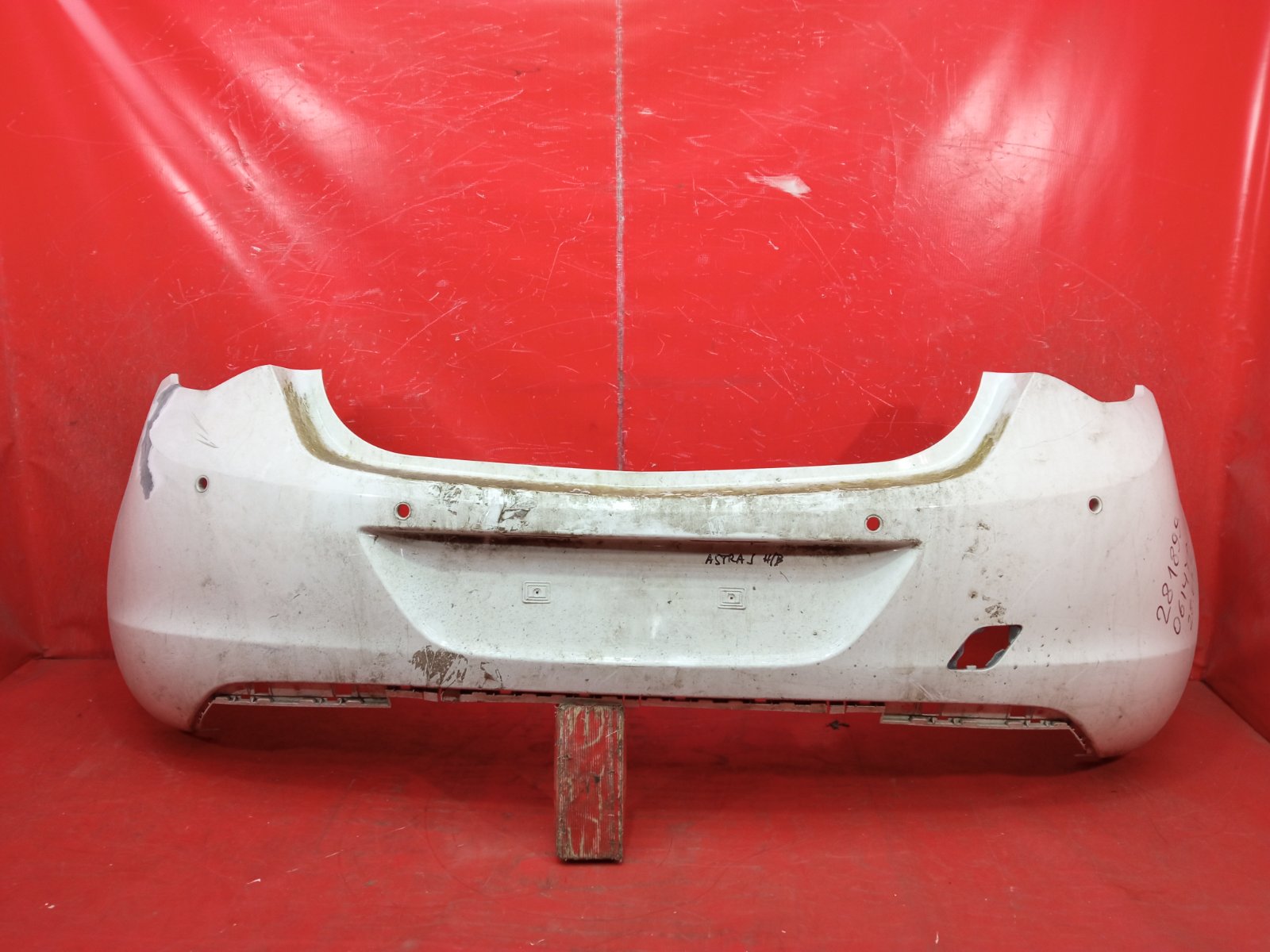 Бампер Opel Astra J 2010 задний Бампер Opel Astra J 2010 задний
