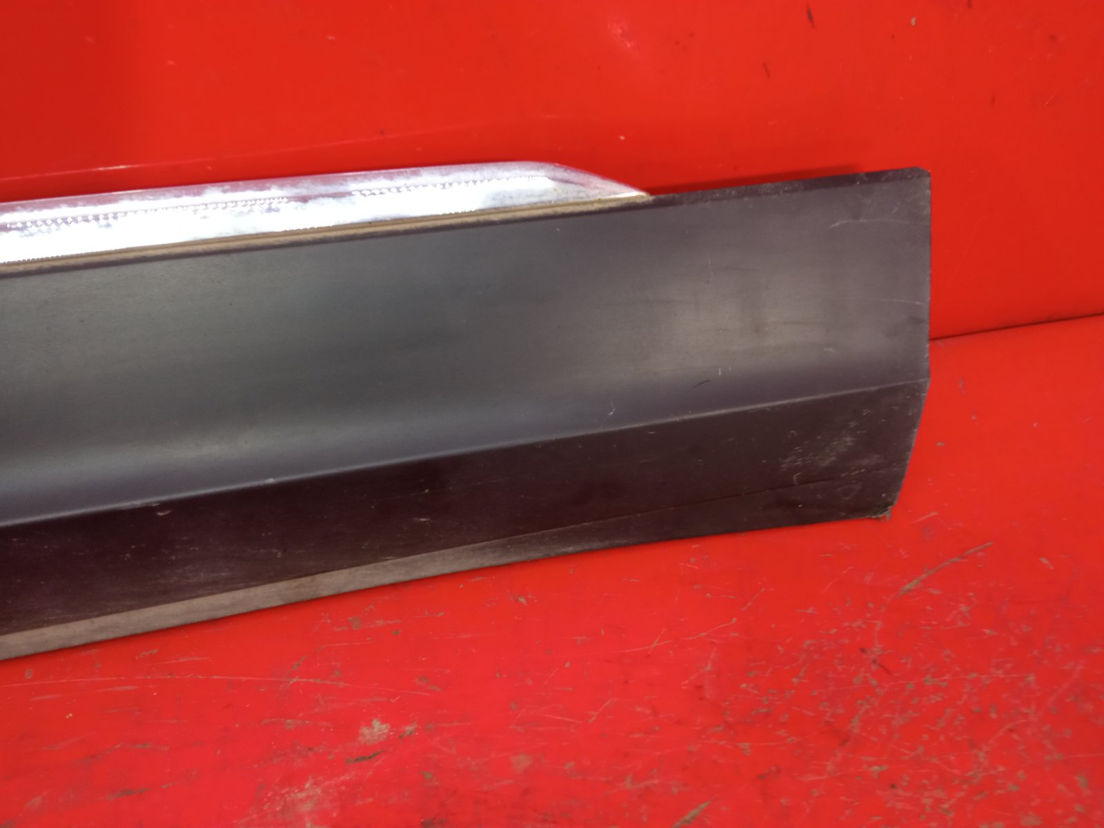 Накладка двери передняя правая TIGUAN 2016- 2