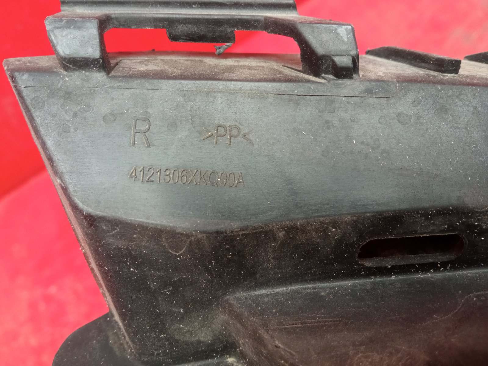 КРОНШТЕЙН ФАРЫ передний правый F7 2018- 1