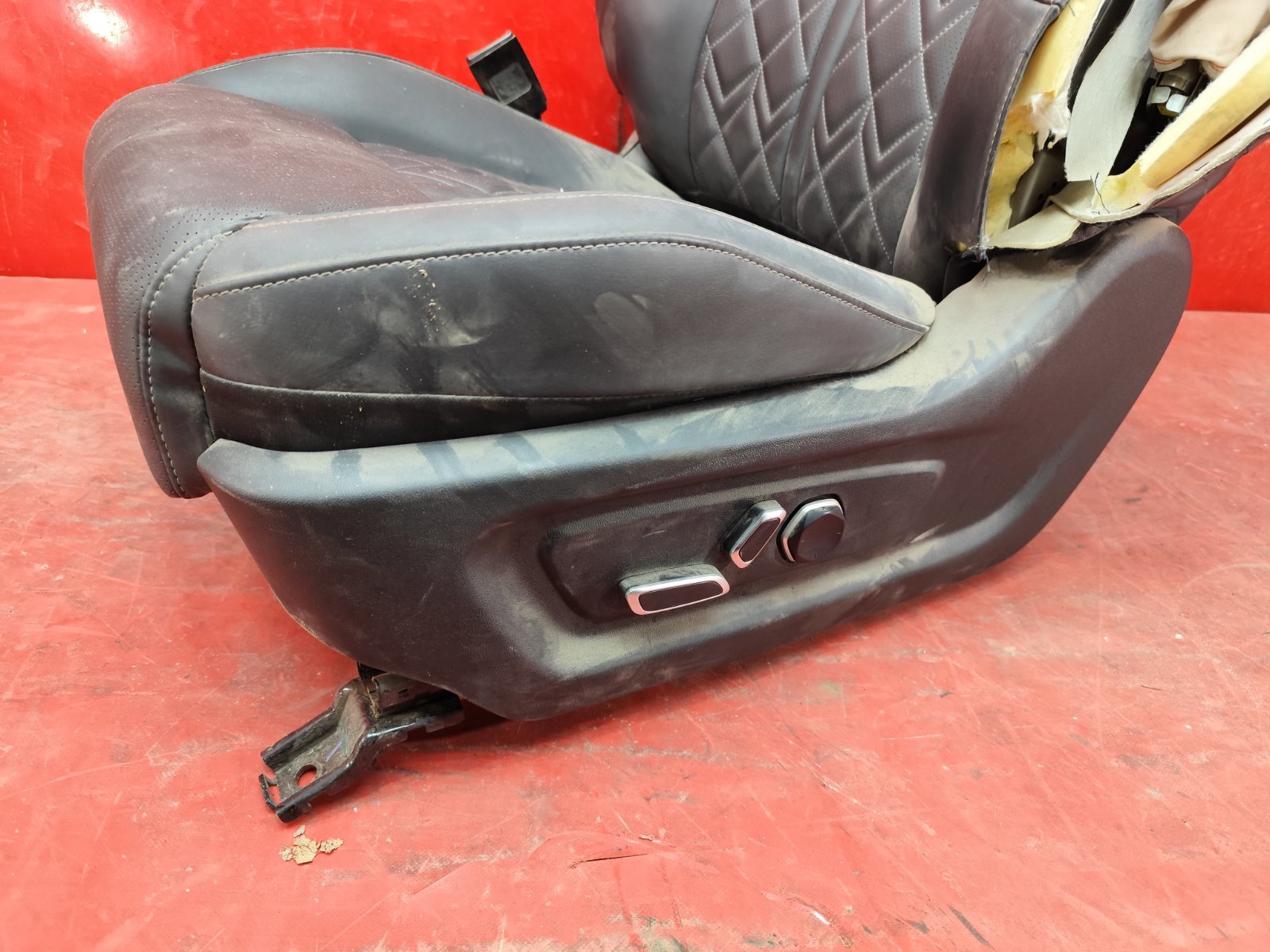 Сидение переднее левое UNI-K 2020- 1