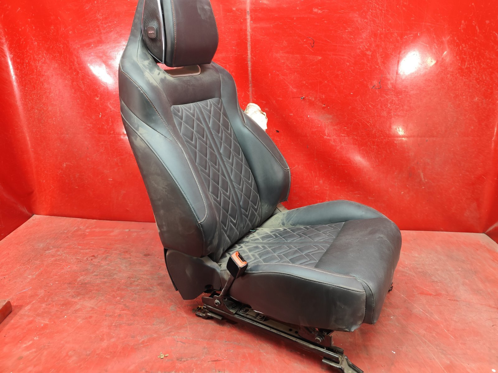 Сидение переднее левое UNI-K 2020- 1