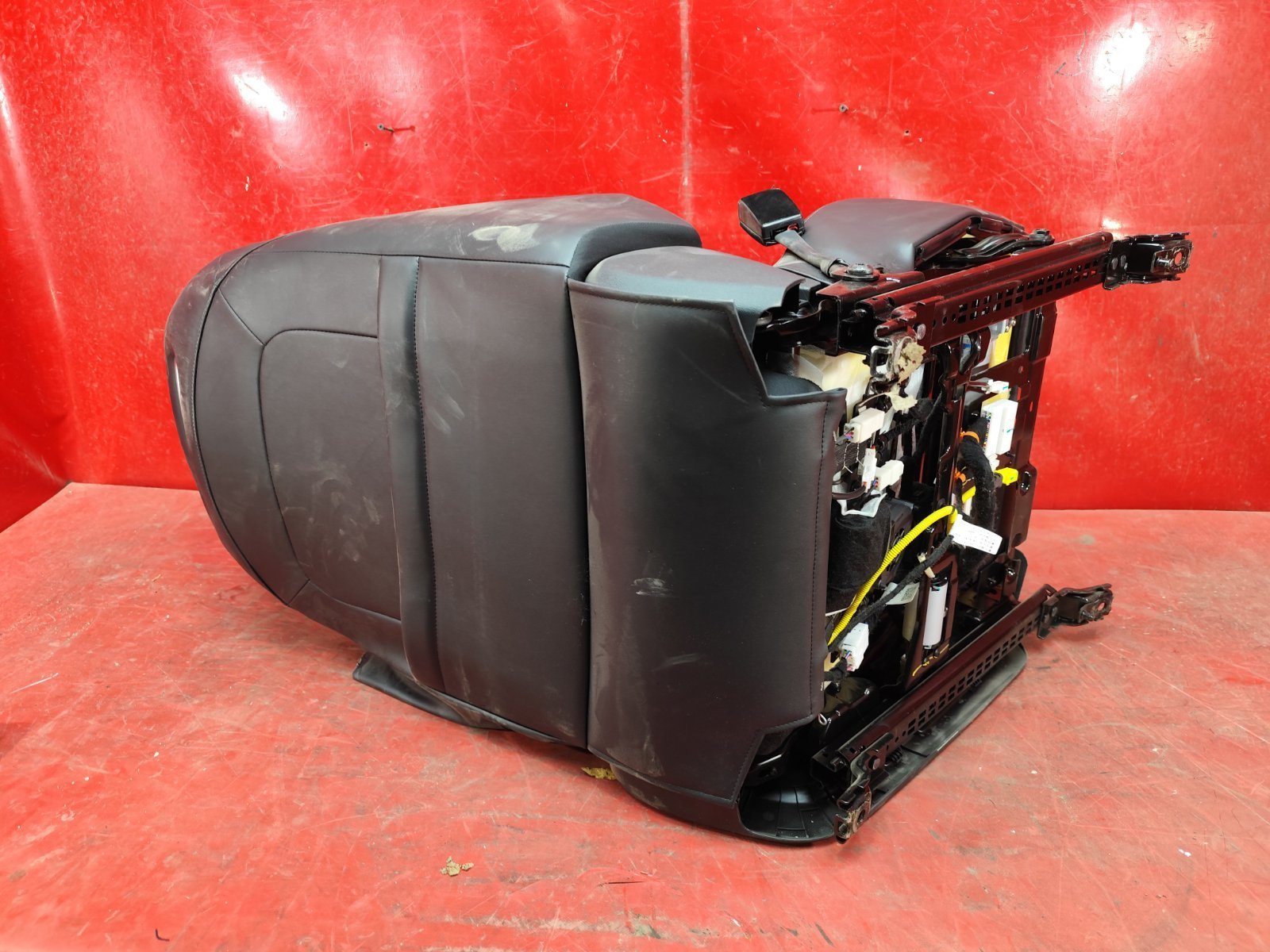 Сидение переднее левое UNI-K 2020- 1