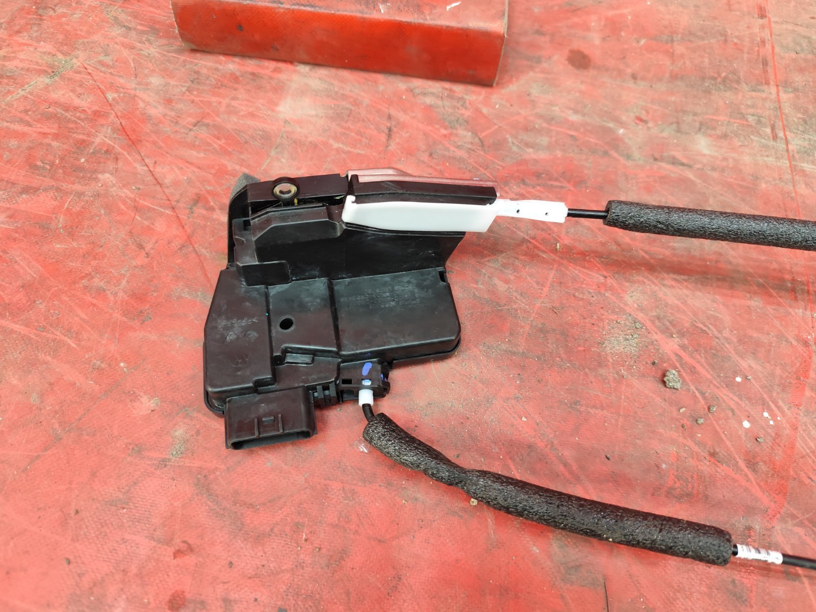 Замок двери передний левый UNI-K 2020- 1