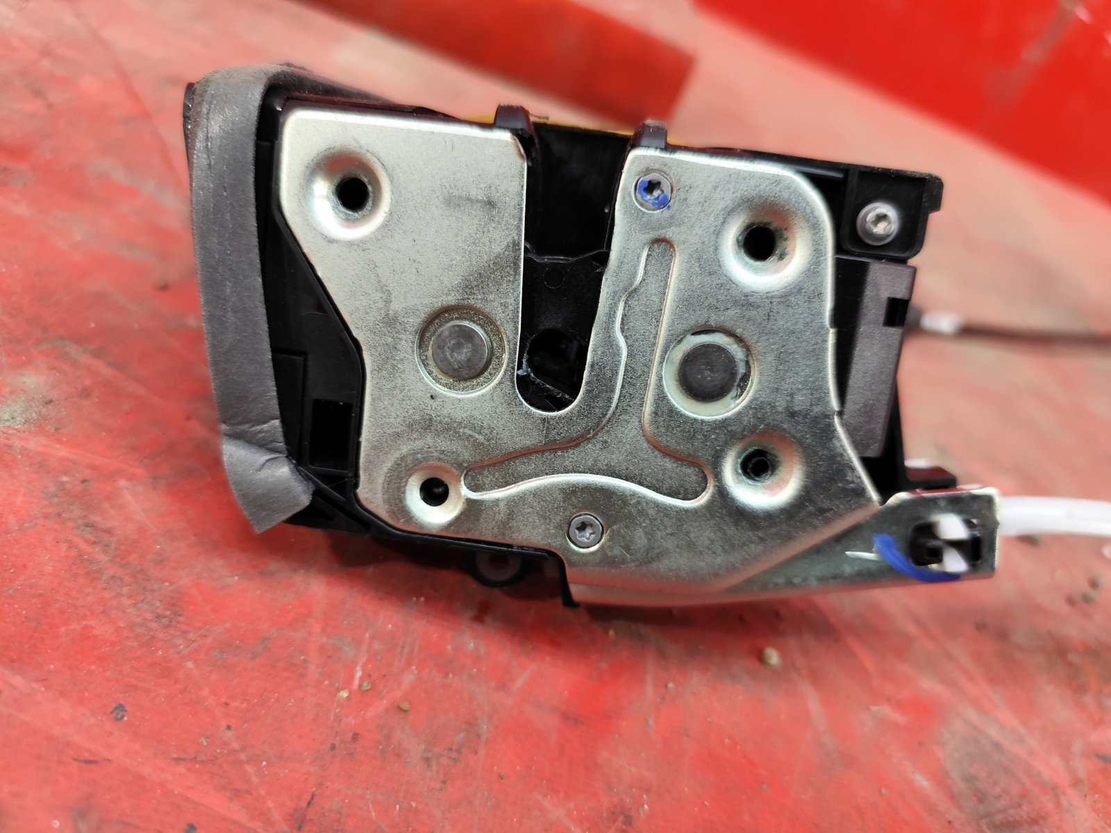 Замок двери передний левый UNI-K 2020- 1