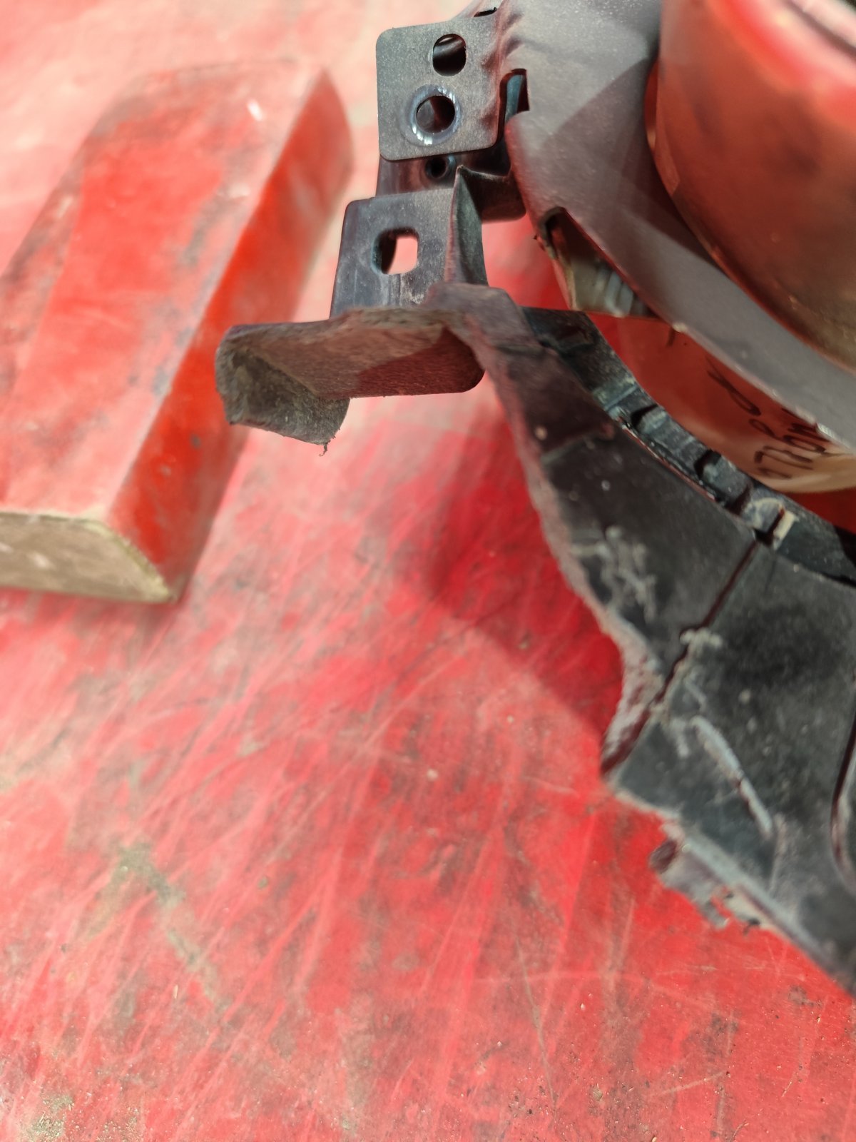 Насадка глушителя задняя правая Tugella 2019- 1