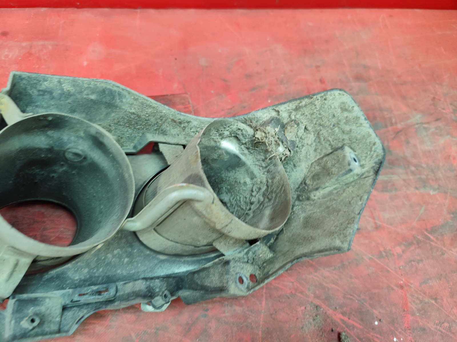 Насадка глушителя задняя правая Tugella 2019- 1