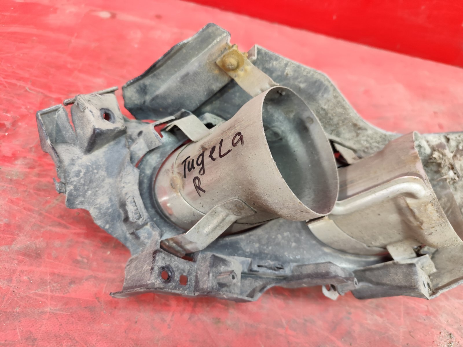 Насадка глушителя задняя правая Tugella 2019- 1