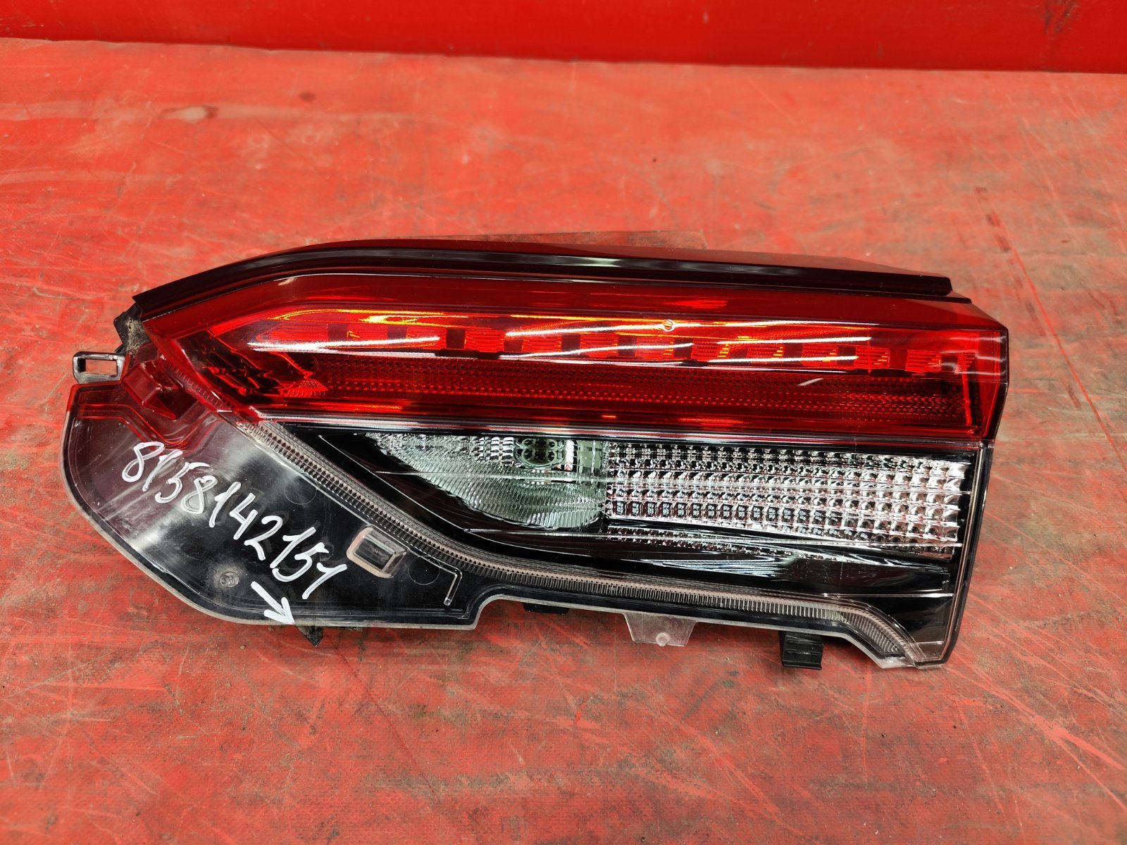 Фонарь задний правый TOYOTA RAV4 2018- XA50 8158042151 Б/У