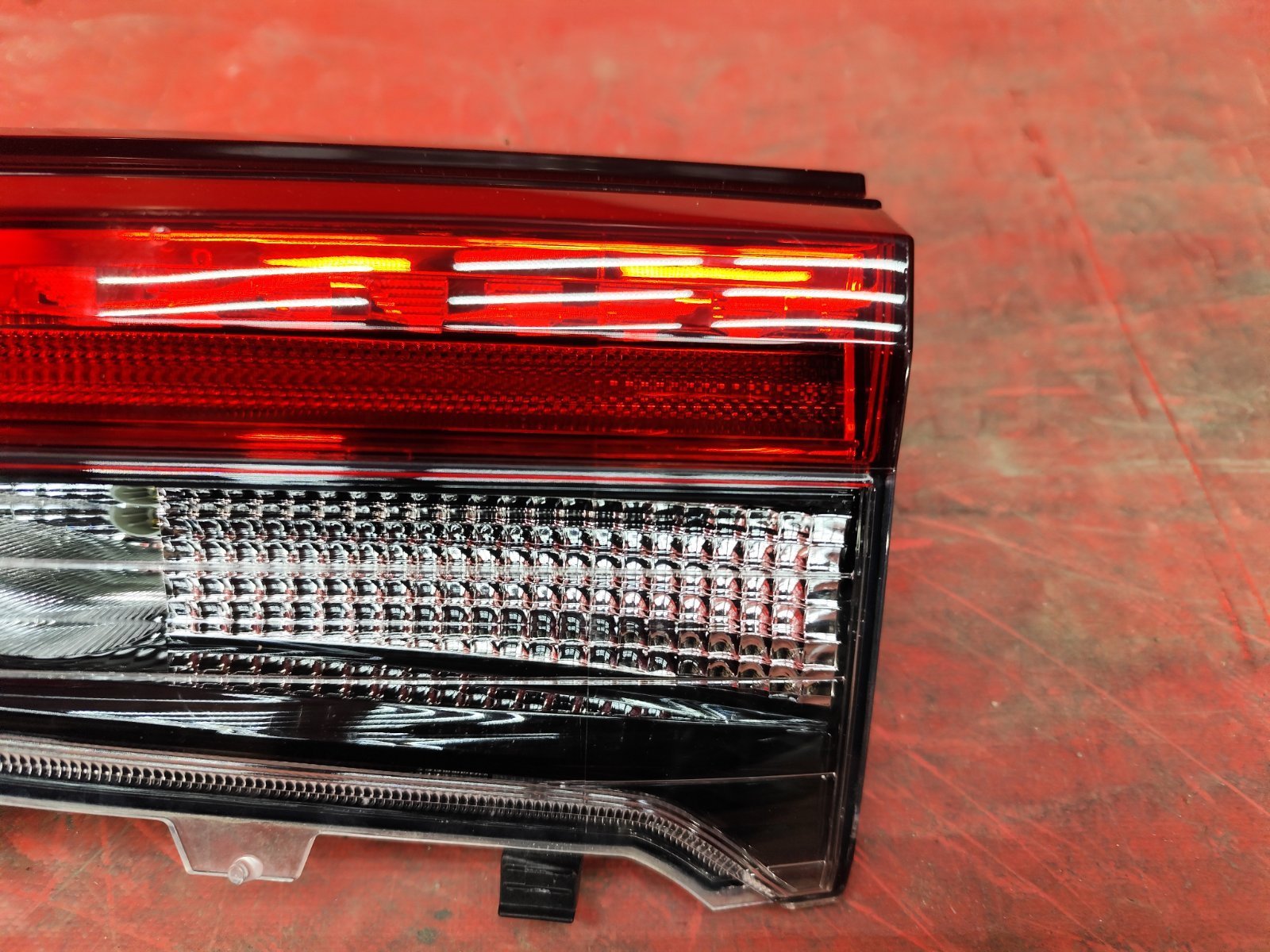 Фонарь задний правый RAV4 2018- XA50