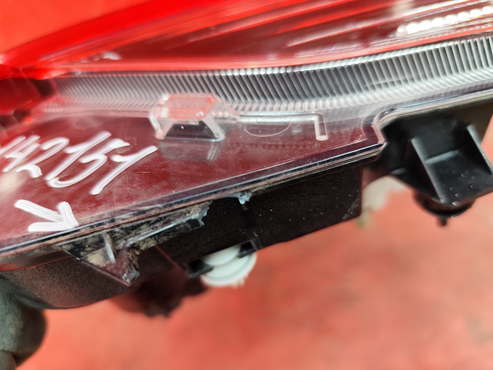 Фонарь задний правый RAV4 2018- XA50