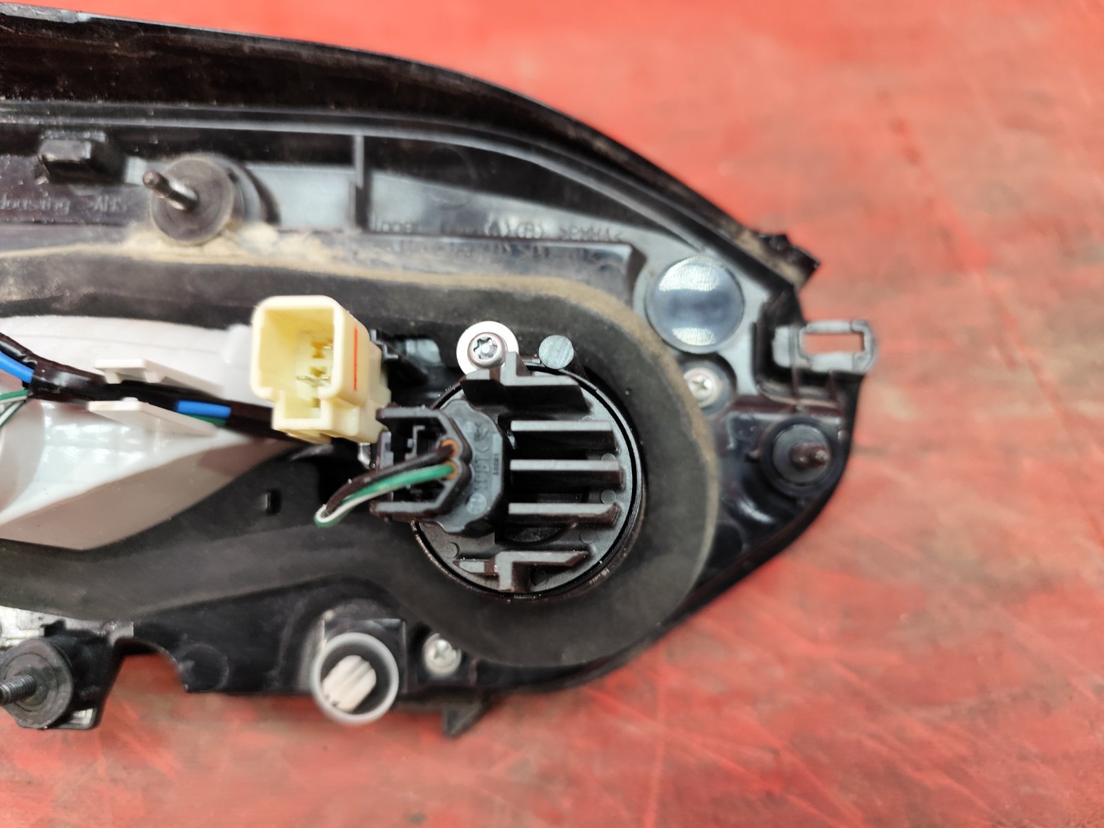 Фонарь задний правый RAV4 2018- XA50