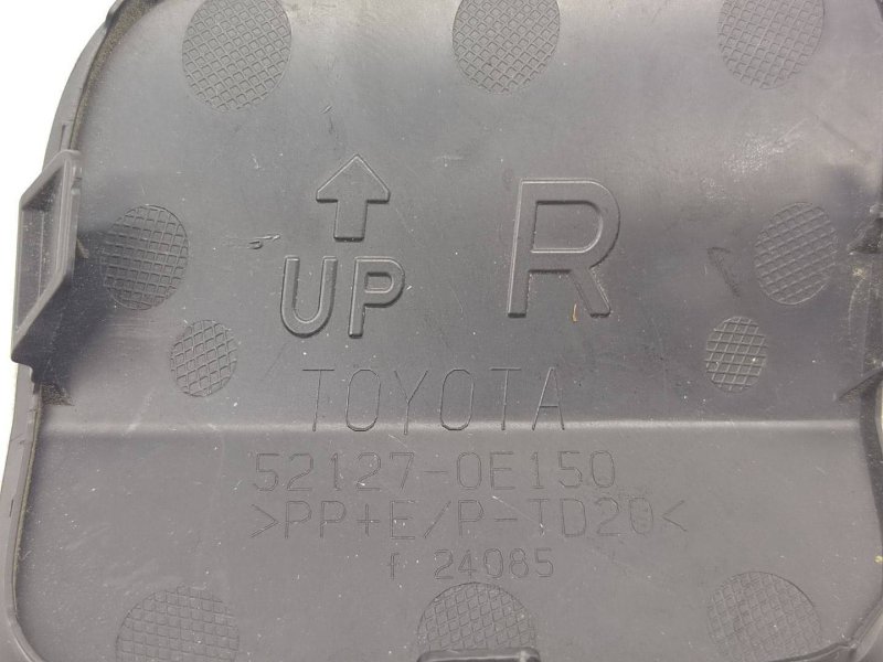 Заглушка бампера под крюк передняя правая Toyota Highlander 3 Заглушка бампера под крюк передняя правая Toyota Highlander 3