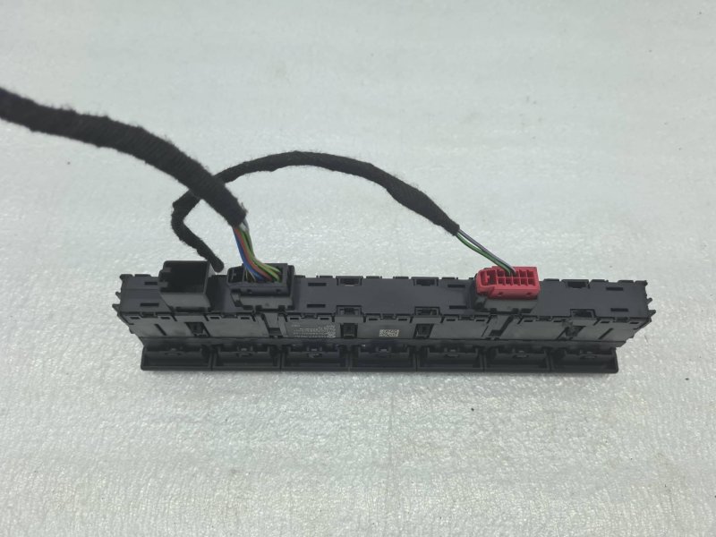 Кнопка аварийной сигнализации Skoda Karoq 2019 NU7 1.5 DPC 565927132AJWHS Б/У