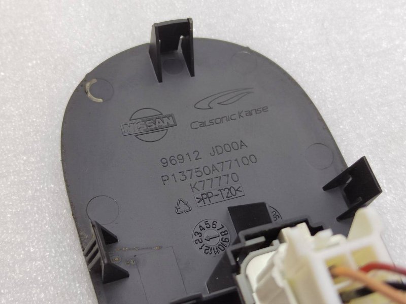 Кнопка центрального замка Nissan Qashqai J10 MR20DE
