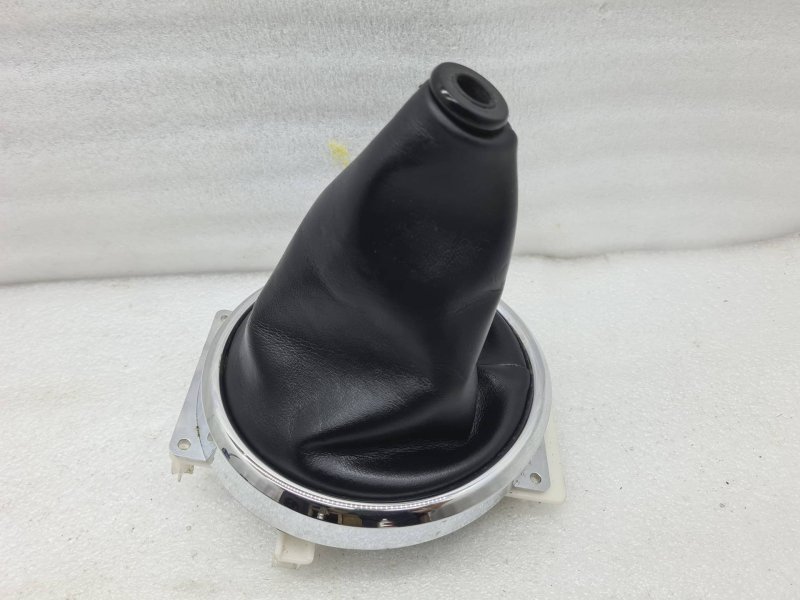 Чехол рукоятки КПП Mitsubishi ASX 2012 GA1W 1.6 4A92 8011B002XA Б/У