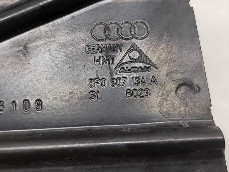 Кронштейн усилителя бампера правый Audi A3 8P 1.4 TSI