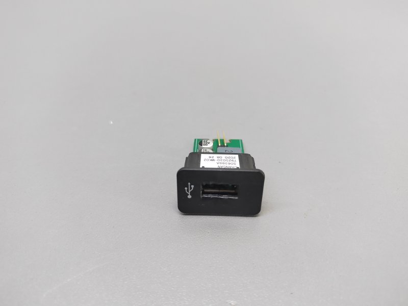 Запчасть usb разъем Changan UNI-T 2022 V301S0250700 Б/У USB Разъем Changan UNI-T 2022 V301S0250700 Б/У