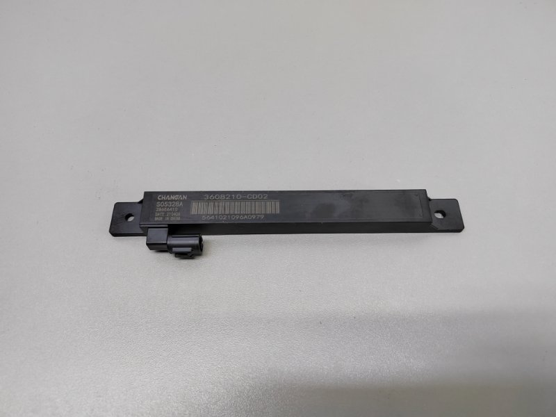 Запчасть антенна задняя левая Changan UNI-V 2022 S311F2807030401 Б/У Антенна задняя левая Changan UNI-V 2022 S311F2807030401 Б/У
