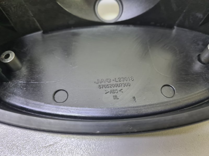 Эмблема задняя J7 2022