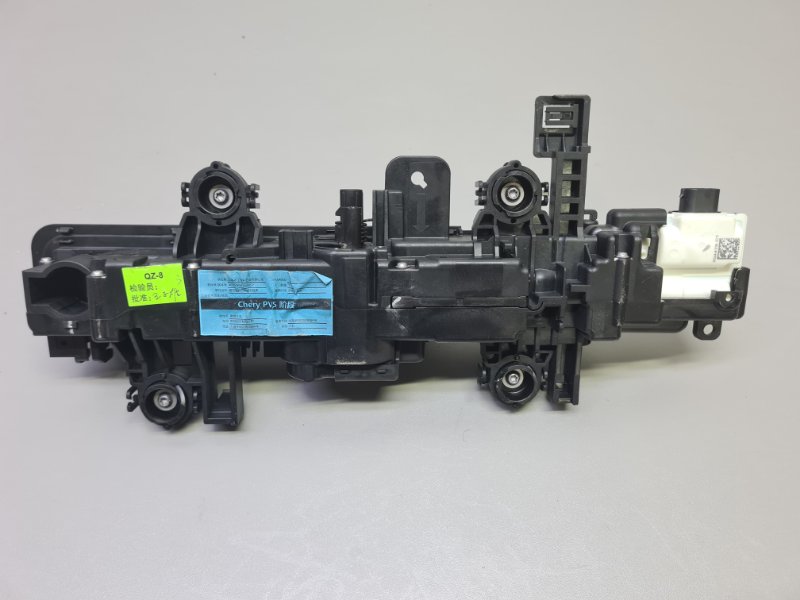 Ручка двери передняя правая J7 2023