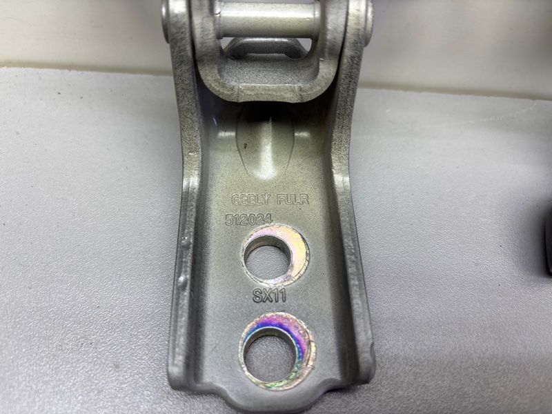 Петля двери передняя левая Geely Coolray New