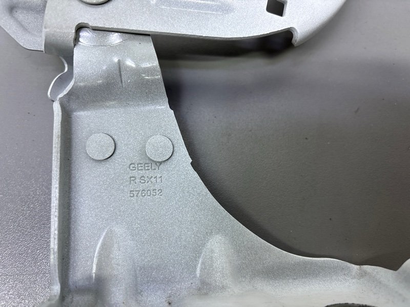 Петля капота Geely Coolray Петля капота Geely Coolray