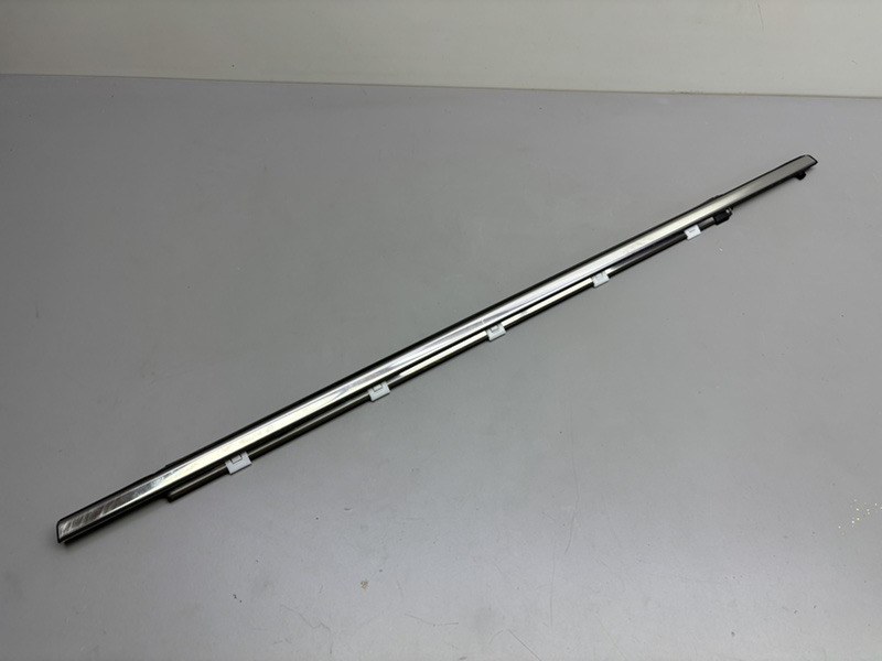 Молдинг стекла двери задний левый Geely Coolray New 6600005271 Б/У