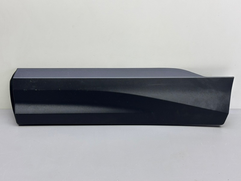 Запчасть молдинг двери задний правый Geely Coolray New 8890342823 Б/У Молдинг двери задний правый Geely Coolray New 8890342823 Б/У