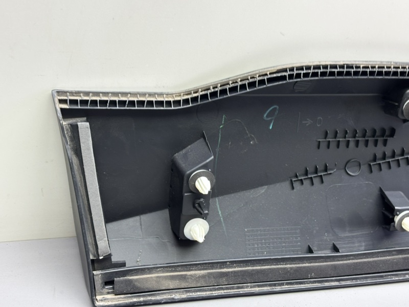 Молдинг двери задний правый Coolray New Молдинг двери задний правый Coolray New