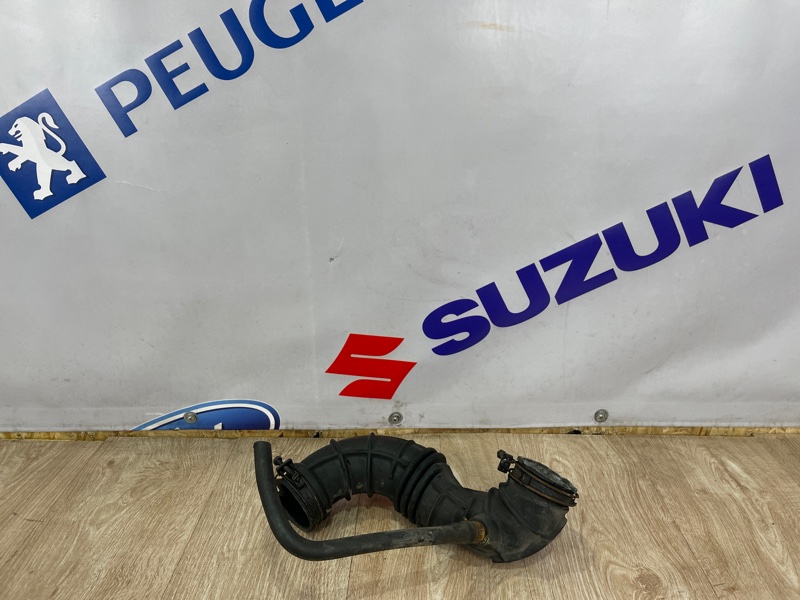 Патрубок воздушного фильтра Hyundai I30 2009 G4FA 28130-2H000 контрактная