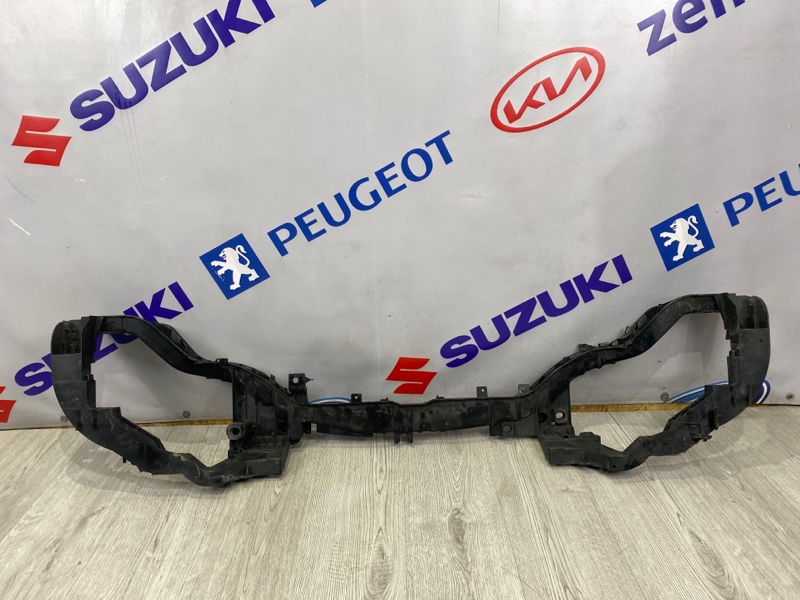 Рамка радиатора FOCUS 3 2013 Рамка радиатора FOCUS 3 2013