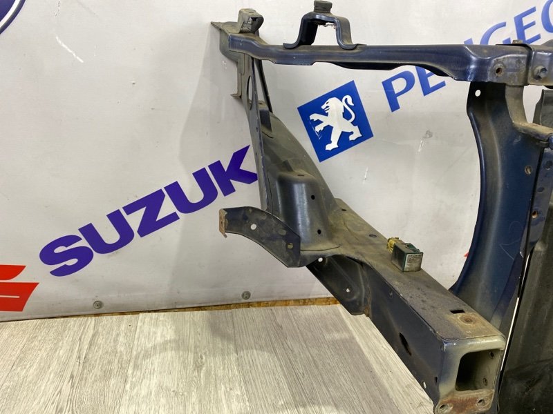 Рамка радиатора SWIFT 2006 Рамка радиатора SWIFT 2006