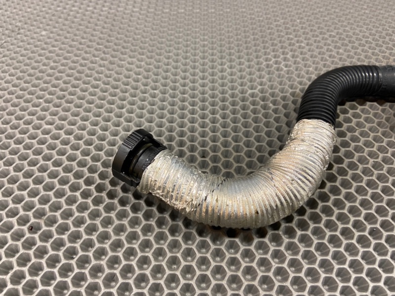 Трубка картерных газов Volkswagen Tiguan 5N CAW 2.0