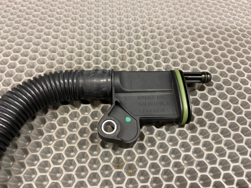 Трубка картерных газов Tiguan 2010 5N CAW 2.0