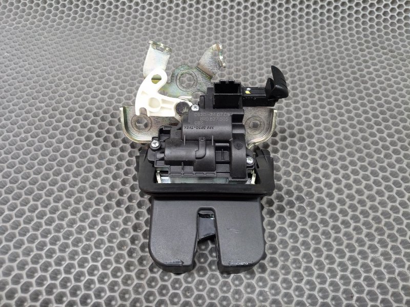 Замок багажника Q5 2010 8R CDN 2.0 Замок багажника Q5 2010 8R CDN 2.0