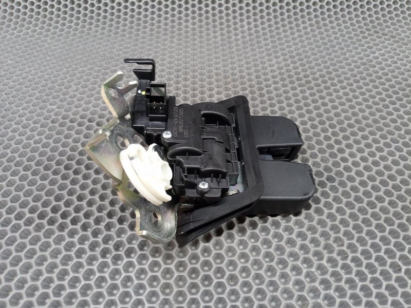 Замок багажника Q5 2010 8R CDN 2.0 Замок багажника Q5 2010 8R CDN 2.0