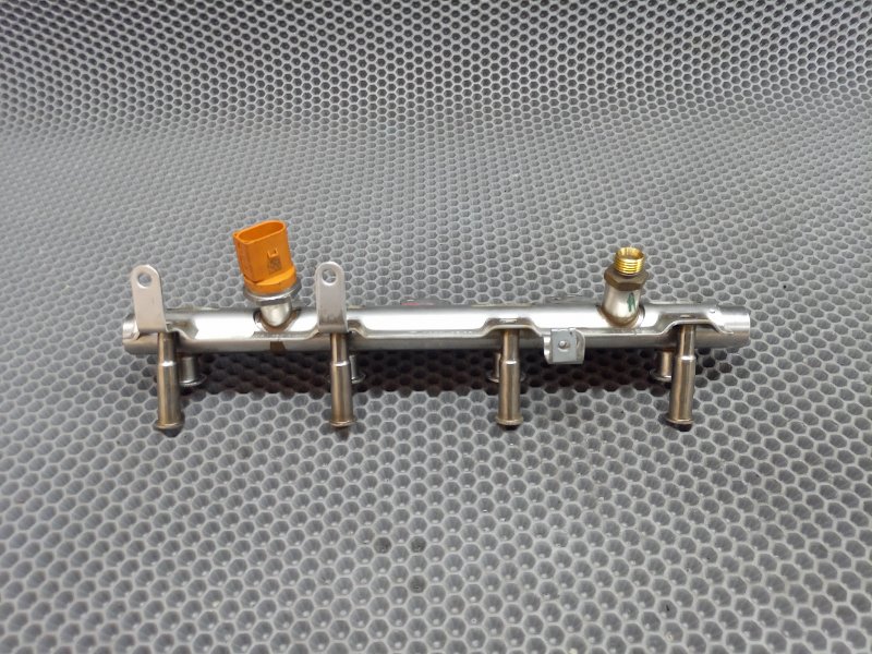 Топливная рейка Tiguan 2010 5N CAW 2.0