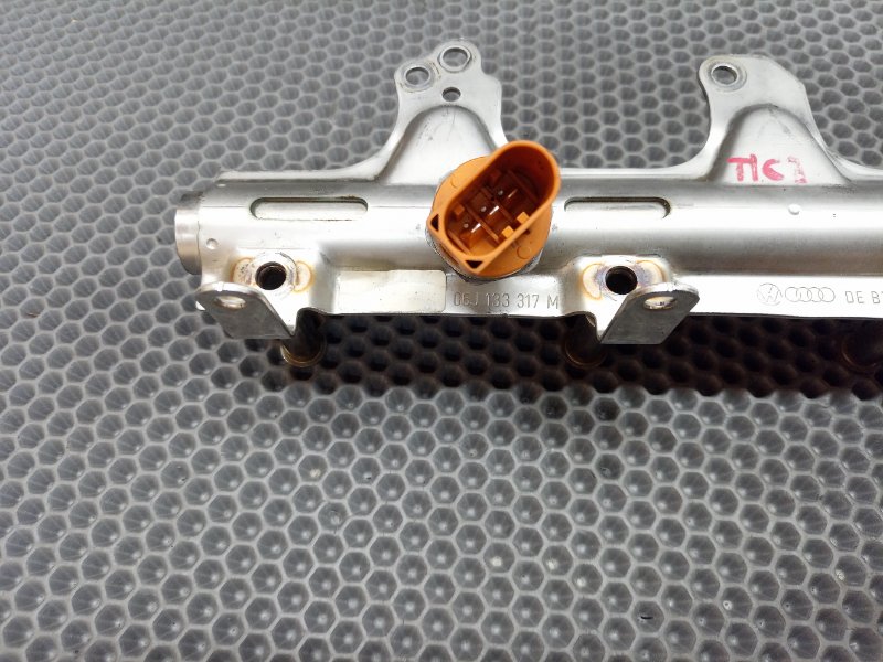 Топливная рейка Tiguan 2010 5N CAW 2.0