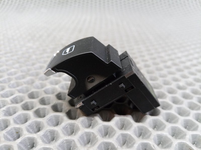 Кнопка стеклоподъемника передняя левая Volkswagen Passat CC CAW 2.0 (CAWB)