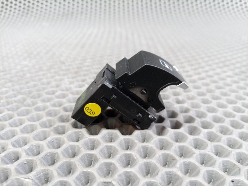 Кнопка стеклоподъемника передняя левая Passat CC 2009 CAW 2.0 (CAWB)